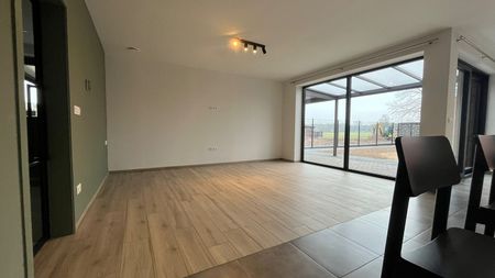 Luxueuze gelijkvloerse nieuwbouwwoning met 3 slaapkamers – volledig afgewerkt en energiezuinig - Foto 3