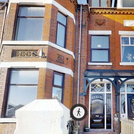 8 bedroom house of multiple occupation to rent - Photo 3