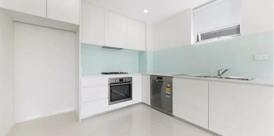 Modern Apartment in Prime Location - Photo 3