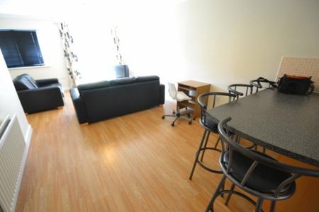 3 bedroom semi-detached house to rent - Photo 5