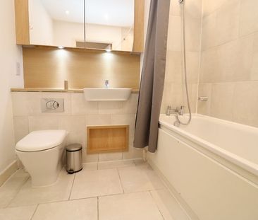 Room in a Shared Flat, Marner Point, E3 - Photo 6