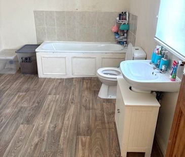 2 bed Terraced - To Let - Photo 5