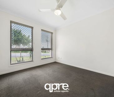 SPACIOUS FAMILY HOME WITH MULTIPLE LIVING AREAS & SIDE ACCESS - Photo 5