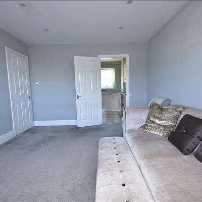 Lower Queens Road, Buckhurst Hill, IG9 - Photo 1