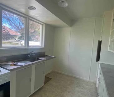 Pet Friendly, Sunny and Inviting Three Bedroom - Photo 1