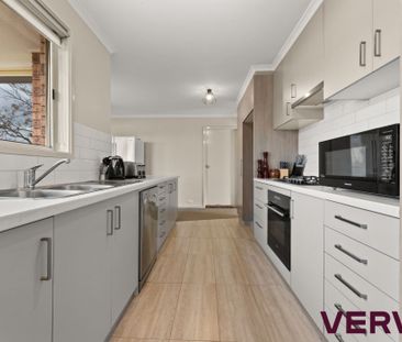 SPACIOUS FAMILY HOME - Photo 2