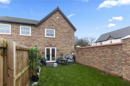 3 bedroom semi-detached house to rent - Photo 4