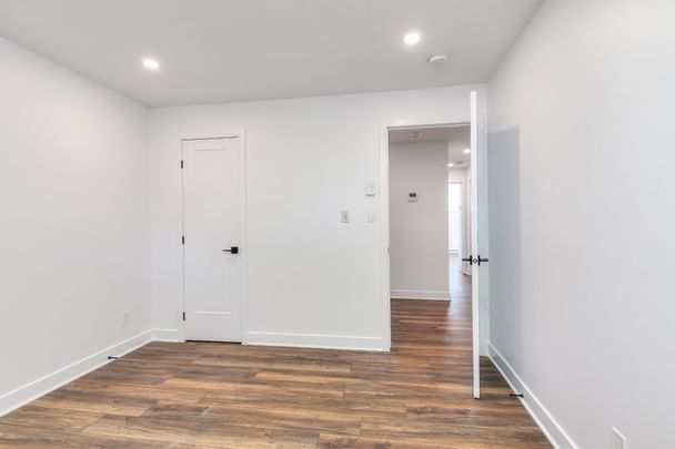 5050 Boul. Notre Dame, Laval (Chomedey), QC H7W - Photo 1