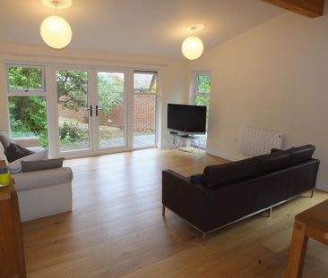 2 bedroom detached bungalow to rent - Photo 1