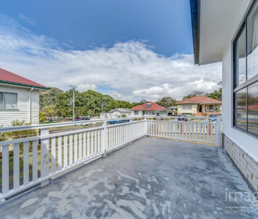 Charming Family Home in Stafford - Photo 4