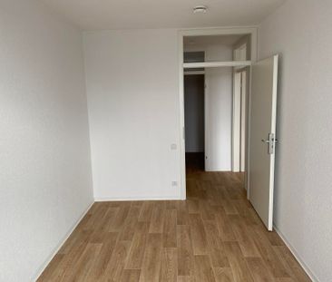 Hoch oben zu Hause: 3 Zimmer mit Balkon, Aufzug - Foto 1