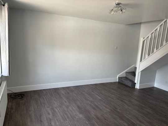 4 BED Terraced House To rent - Photo 1