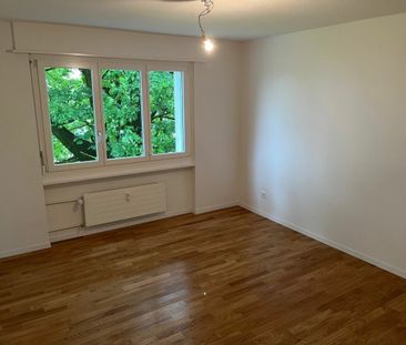 Appartement rénové de 3.0 pièces dans un emplacement central - Photo 2