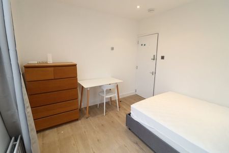 Room in a Shared Flat, Devitt House, E14 - Photo 2