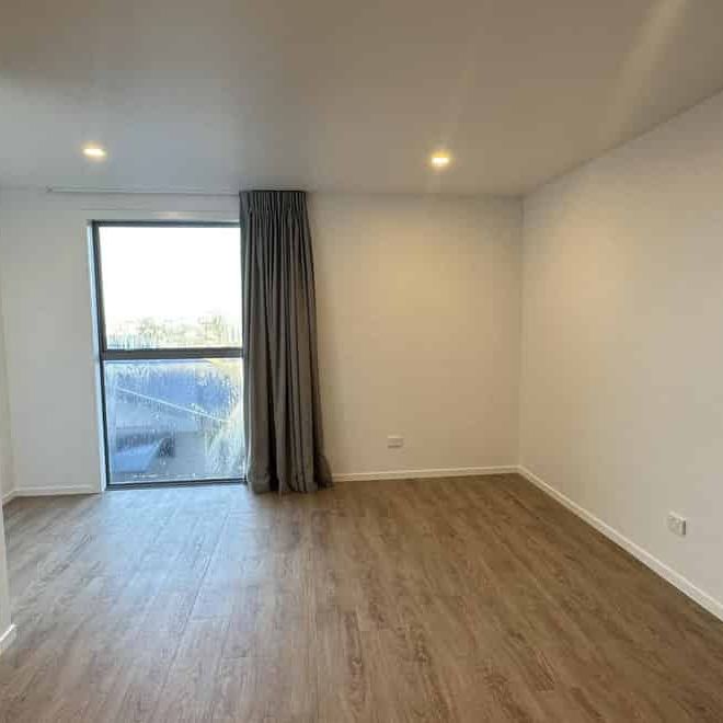 Perfectly located townhouse with stunning views! - Photo 1