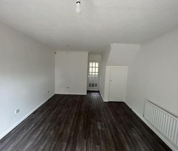 2 bedroom semi-detached house to rent - Photo 2