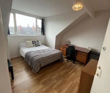 Harold Grove - X 4 ROOMS AVAILABLE, - Photo 6