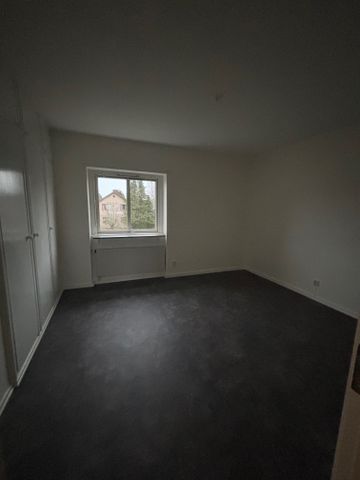 Torsredsvägen, Trollhättan - Photo 2