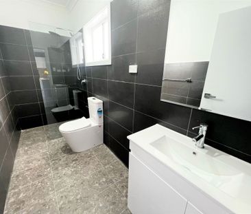 SPACIOUS GRANNY FLAT! - Photo 5