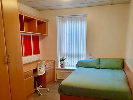 Flat to rent on - Photo 4