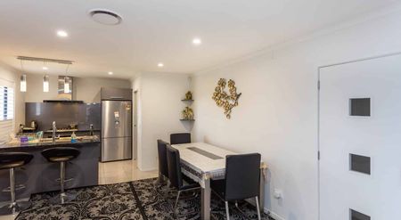 Executive 3 Bedroom Family Home in Wigram! - Photo 4