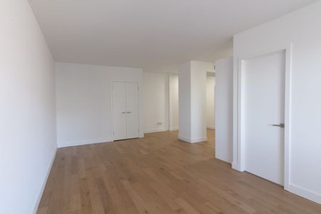 3555 Cote-des-Neiges Road - Photo 2