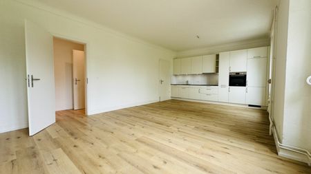 Wunderschöne neuwertige 3.5-Zimmerwohnung (w5) mit Balkon, eigener Waschmaschine, Kellerabteil (ohne Lift) - Foto 2