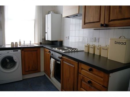 2 Bedroom Terraced House - Photo 2