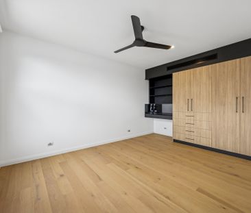 EXECUTIVE LIVING WITH DESIGNER DETAIL - Photo 3