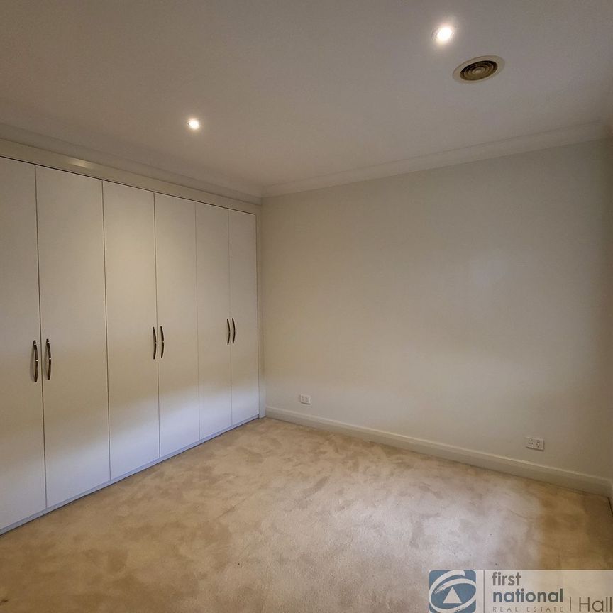 Spacious Townhouse - Photo 1