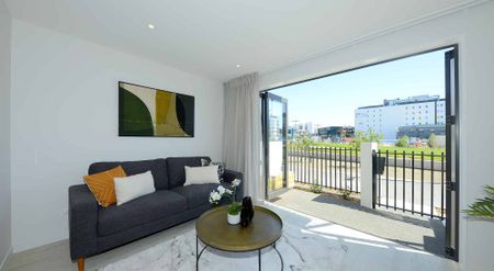 Stylish, executive fully furnished inner city apartment with lovely park views! - Photo 4