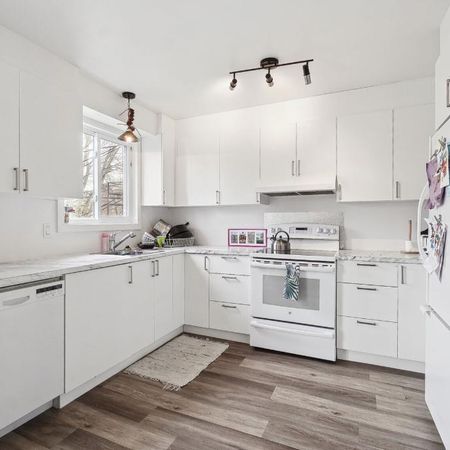 GRAND 6 ½ — Saint-Eustache | 4 chambres | Disponible 1er juin - Photo 4