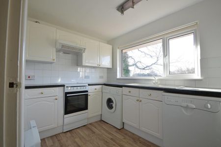 2 bedroom maisonette to rent - Photo 4