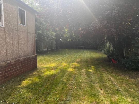 3 Bed Semi-Detached House, Wychwood Avenue, LU2 - Photo 1