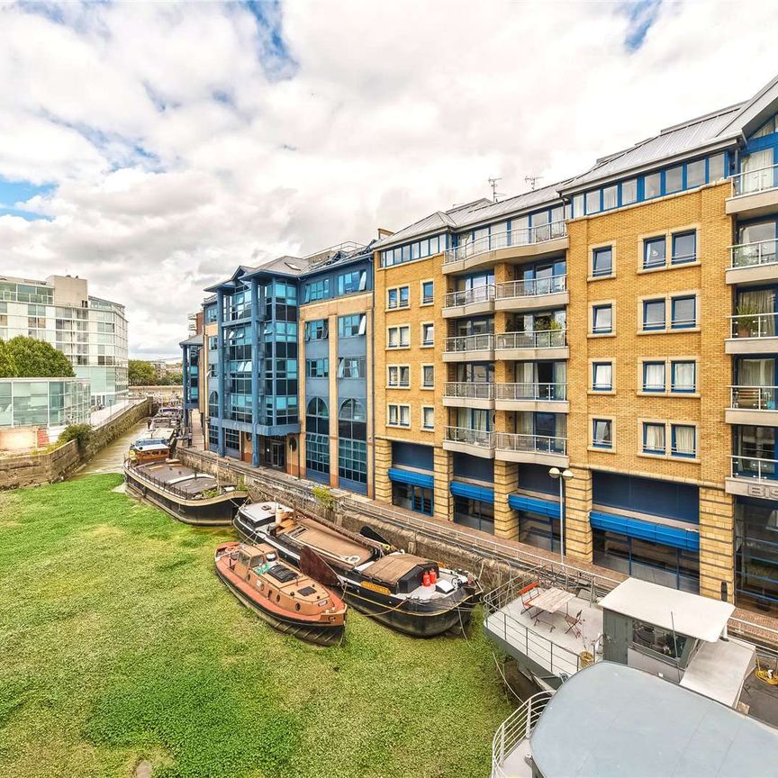 A spectacularly presented three bedroom apartment, recently renovated to the highest specification. - Photo 1