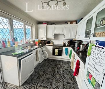 2 bedroom house to rent Smythe Close, Clacton-on-Sea, Essex, CO16 - Photo 3