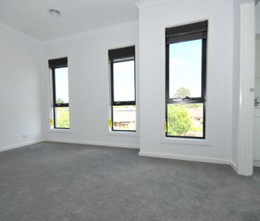 Large modern townhouse - Photo 2