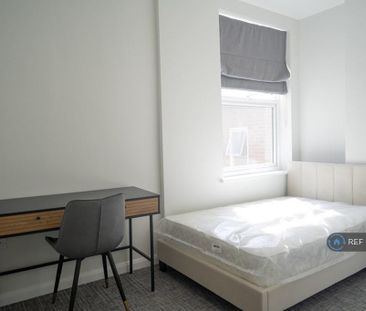 1 bedroom in a flat share to rent - Photo 2