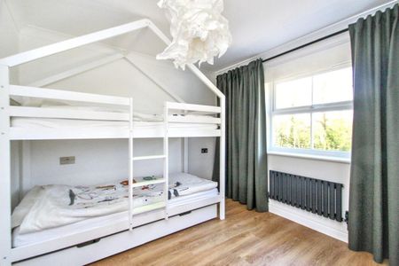 4 bedroom detached house to rent - Photo 3