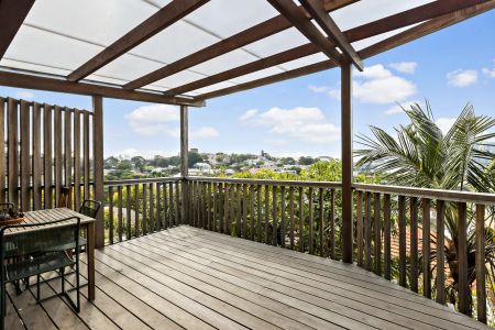 Furnished Home With Beautiful Harbour And City Views - Photo 5