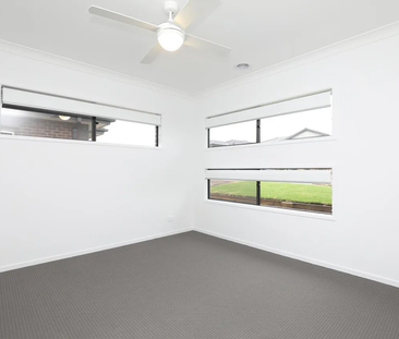 11 Duloe Rise, Melton South VIC 3338 - House For Rent | Domain - Photo 2