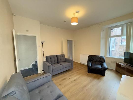 4 bedroom terraced house to rent - Photo 1