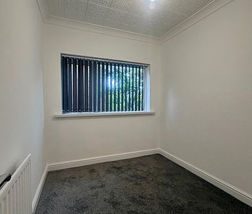 £1,100 PCM, Spacious Three Bedroom Top Floor Flat with Off-Road Par... - Photo 4