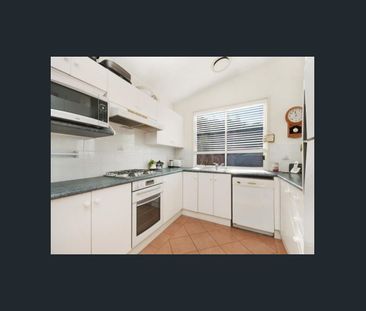 Spacious Family Home in Quiet Cul-de-Sac - Convenient Location! - Photo 4