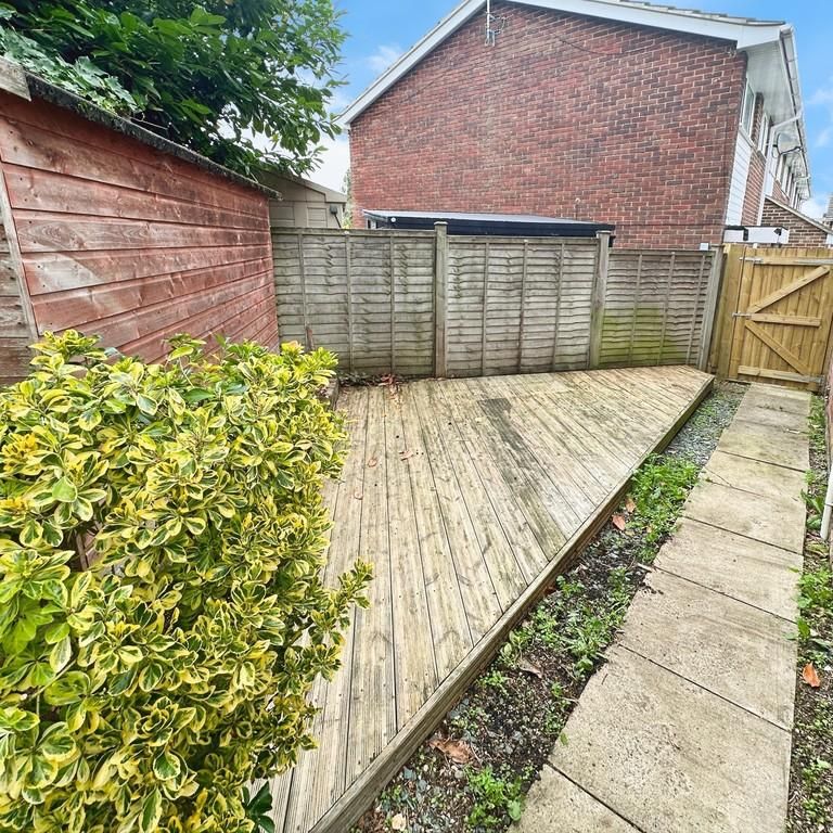 3 bedroom end of terrace house to rent - Photo 1