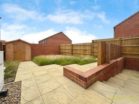 3 bedroom semi-detached house to rent - Photo 2