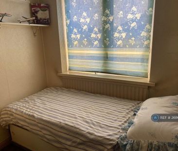 3 bedroom semi-detached house to rent - Photo 5