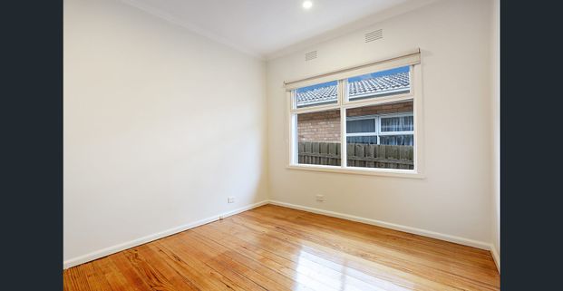 GREAT LOCATION - IMMACULATE THROUGHOUT - Photo 1