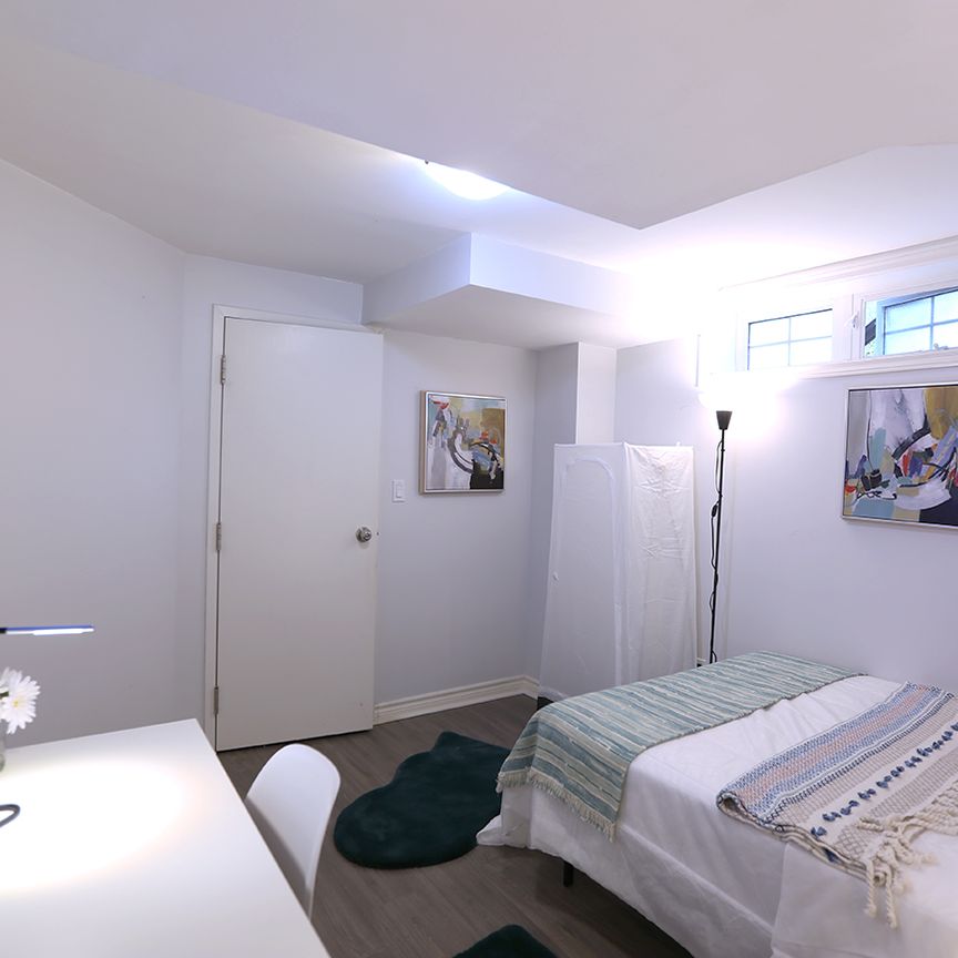 Master Room & Ensuite Bath (Basement) - North York - Photo 1