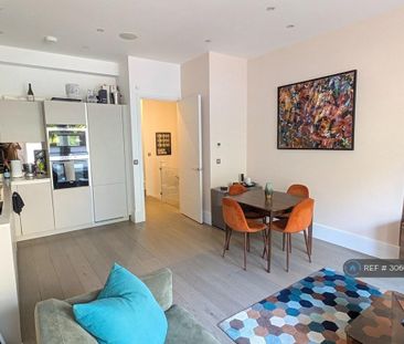 1 bedroom in a flat share to rent - Photo 1